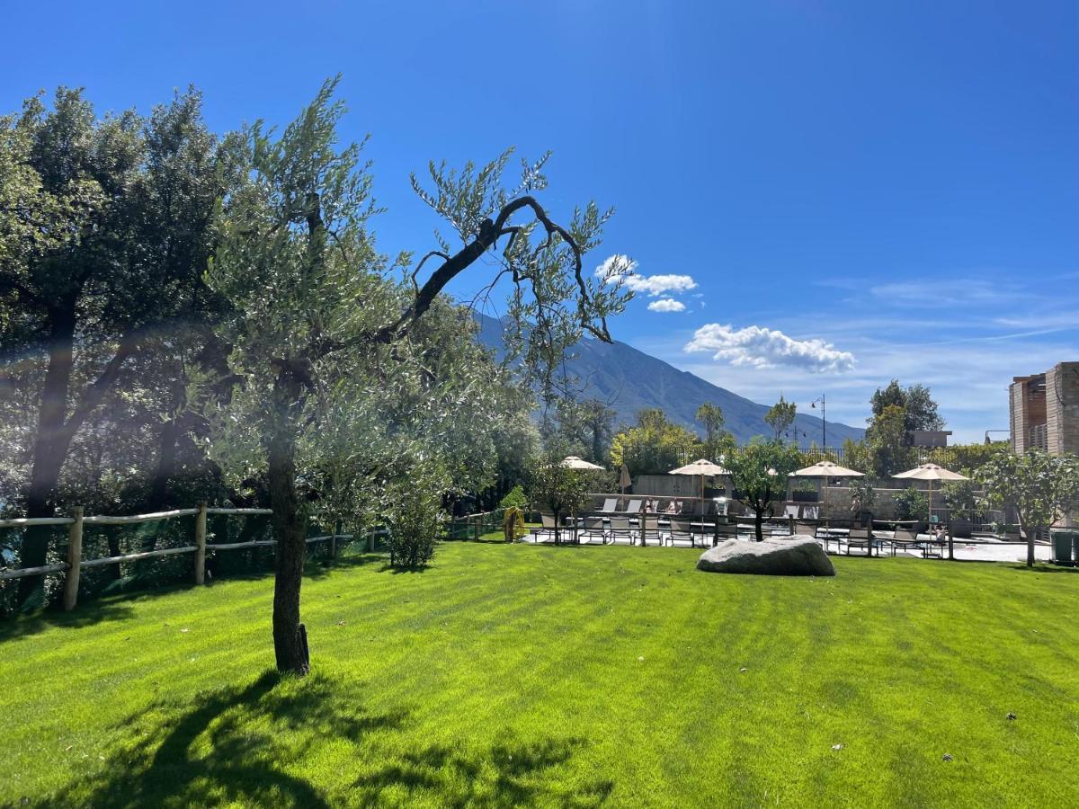 Sibenbras Natural Aparthotel Limone sul Garda Esterno foto